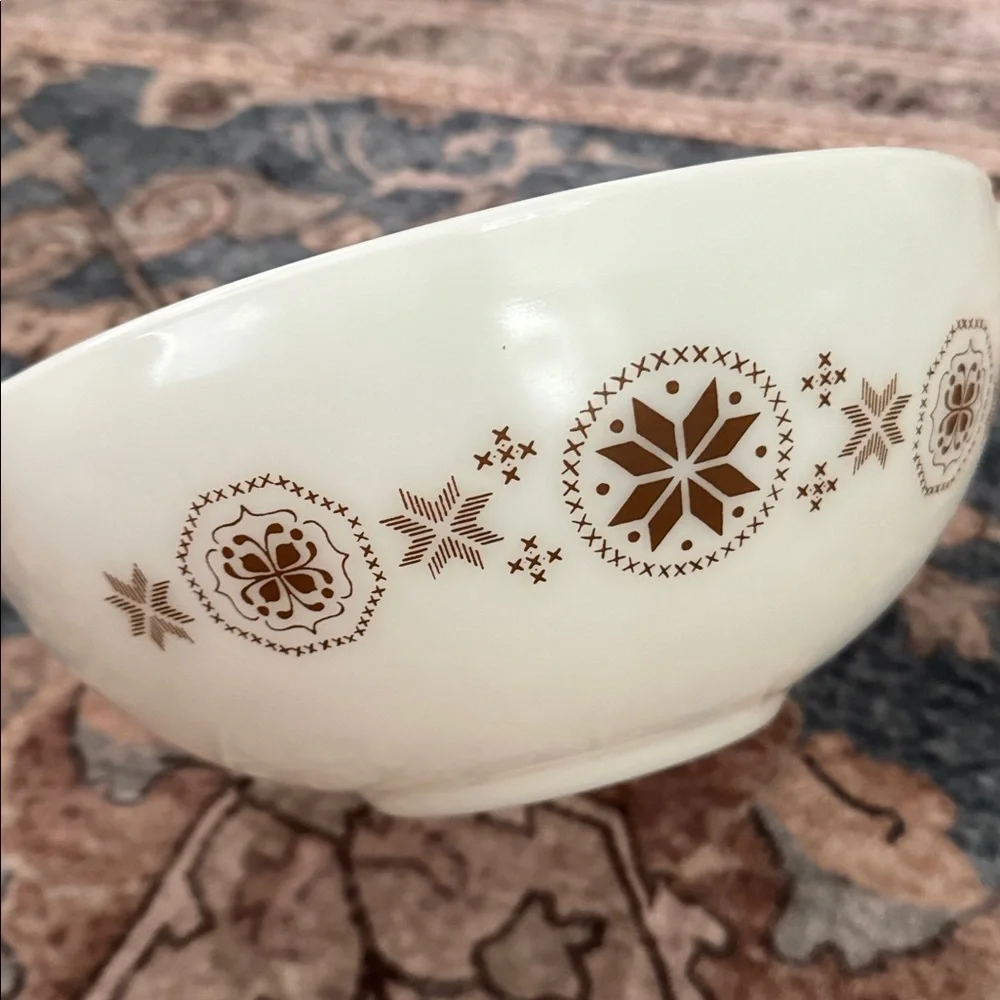 Pyrex 4 Quart Town and Country Mixing Bowl - Picture 6 of 6